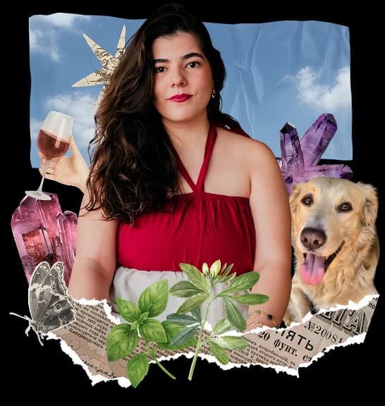 Isa Pupo em blusa vermelha e calça branca com seu companheiro de quatro patas, Mike, rodeados por elementos de seus hobbies, como cristais, ervas, vinho, natureza.